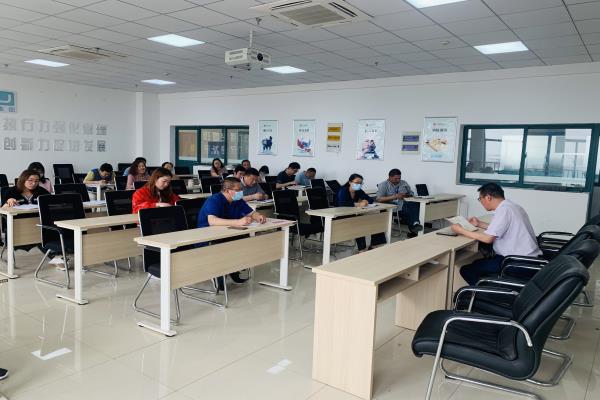 信息工程系党支部开展主题党日活动，学习全国“两会”精神